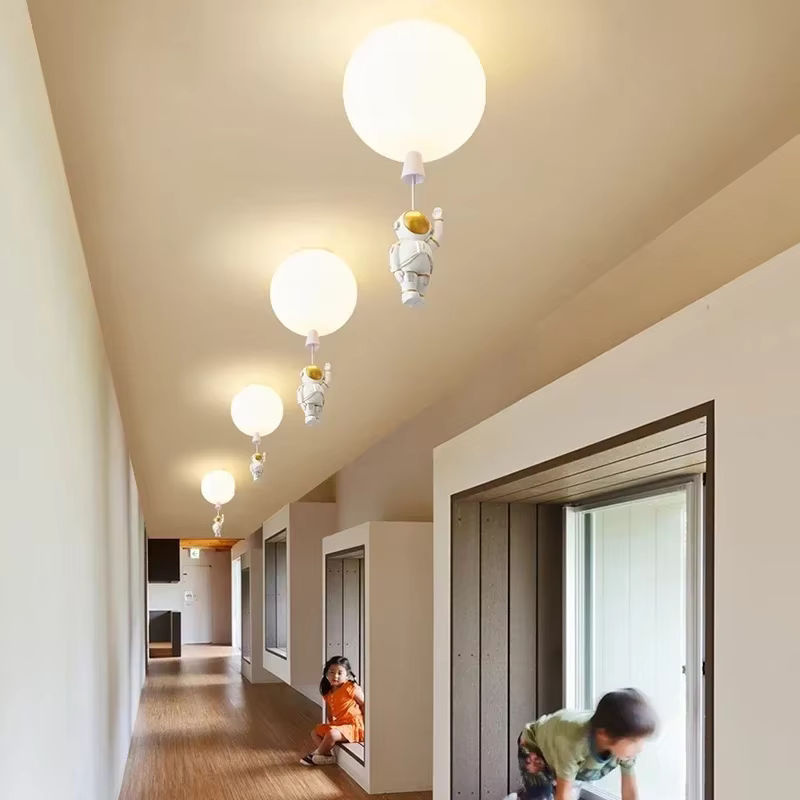 JIANKEXING LED Astronaut Ballon Pendelleuchte für Kinderzimmer, moderne Glaskugel-Hängelampe in Weiß und Transparent mit warmweißem Licht - Bild 3