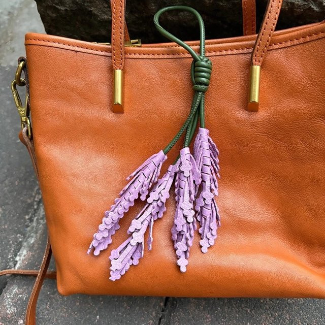Taschenanhänger Echtleder, Lavendel, Blumenanhänger - Bild 1