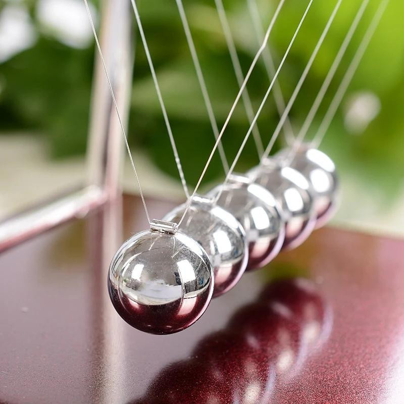 Elegant Living House Newton Cradle Physik-Experiment mit Stahlkugeln in Silber als Schreibtisch-Deko und Lehrmaterial - Bild 2