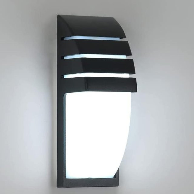 Moderne rechteckige Außenwandleuchte in Schwarz, IP65 wasserdichte Wandlampe aus Metall für Garten, Veranda und Haustür, netzbetrieben, B/T/H: 23,0 x 8,0 x 8,0 cm - Bild 1