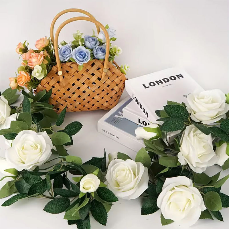Künstliche Blumengirlande mit weißen Rosen aus Textil, hängende Rosengirlande für Hochzeiten und Garten-Dekoration, Länge: 6 Meter - Bild 4
