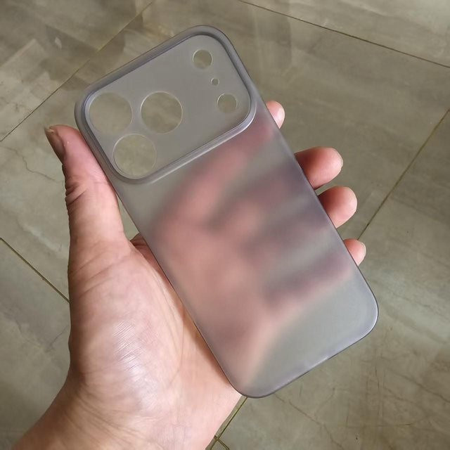 Market-5 Ultra Dünne PP Schutzhülle für iPhone 17 Pro Max, Transparent, 0,3 mm mit Kameraschutz - Bild 1