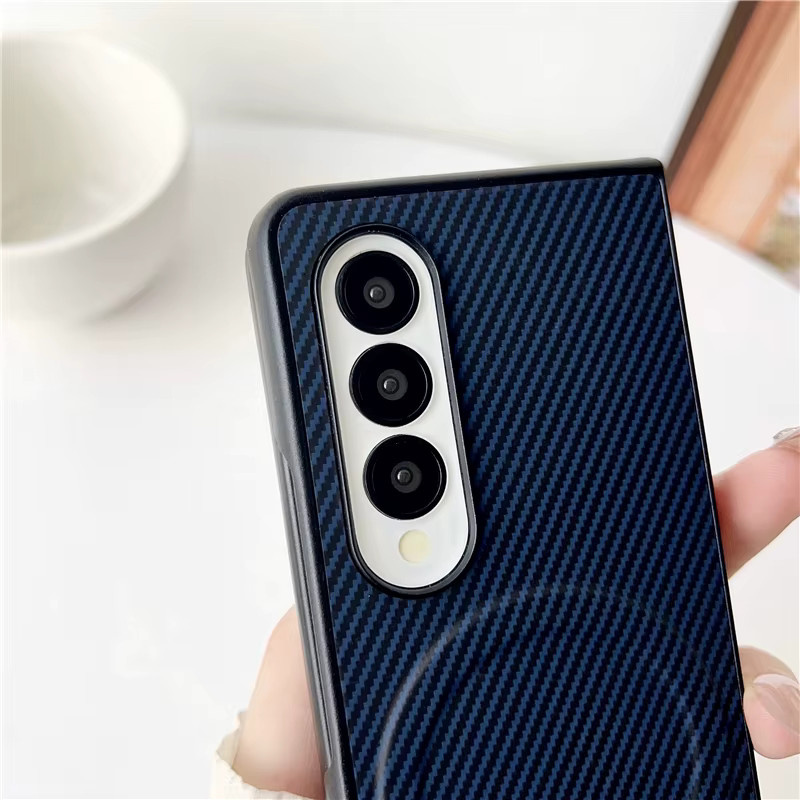 Magnetische Schutzhülle mit Carbon-Faser-Textur für Samsung Galaxy Z Fold 3 4 5 6 7, stoßfeste Hardcase Rückseite mit MagSafe Kompatibilität in Schwarz und Blau - Bild 2