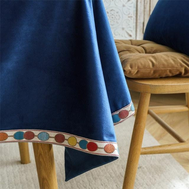 Nordische Samt-Tischdecke von Your Warm Home, quadratisch und bestickt, Blau, B/B: 90 x 90 cm - Bild 1
