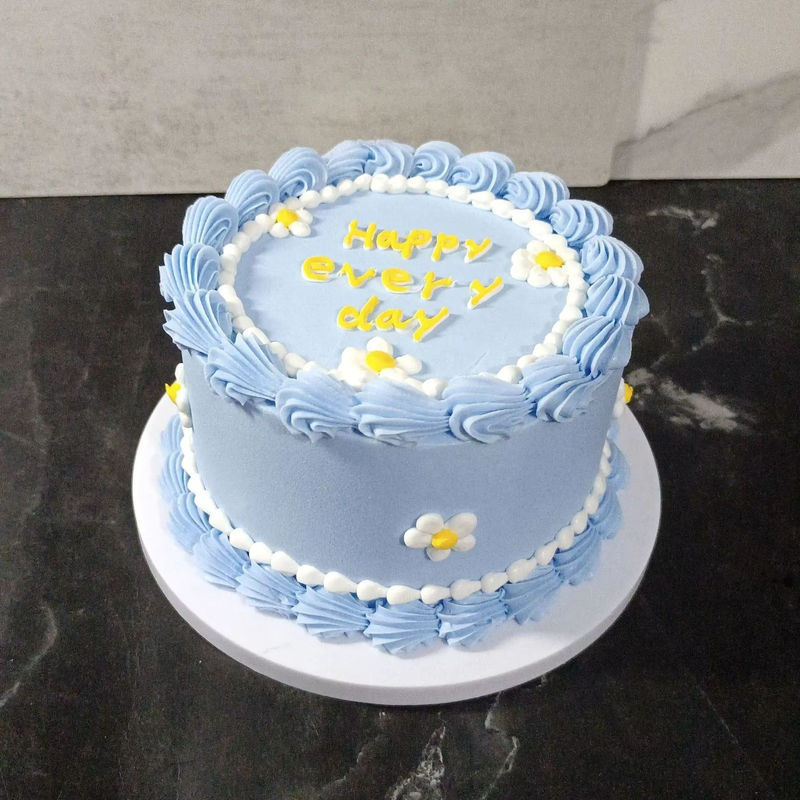 Künstlicher Erdbeer-Creme-Kuchen als Dekoration für Geburtstag und Wohnkultur, Mehrfarbig, Durchmesser: 15,24 cm - Bild 2