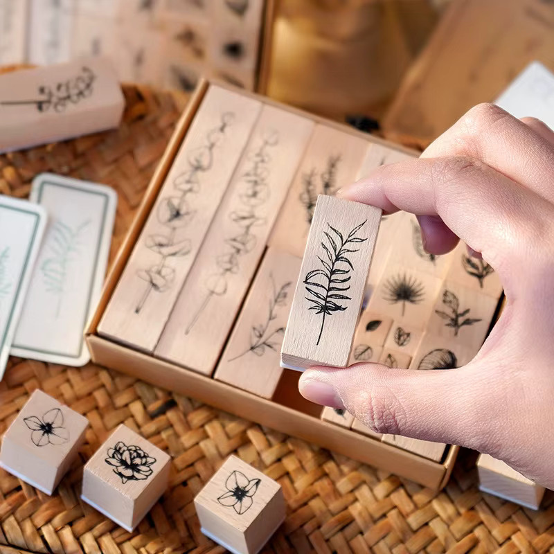 22 Stück Holzstempel mit verschiedenen Pflanzen- und Blattformen in Braun für DIY Scrapbooking und handgefertigte Alben - Bild 2