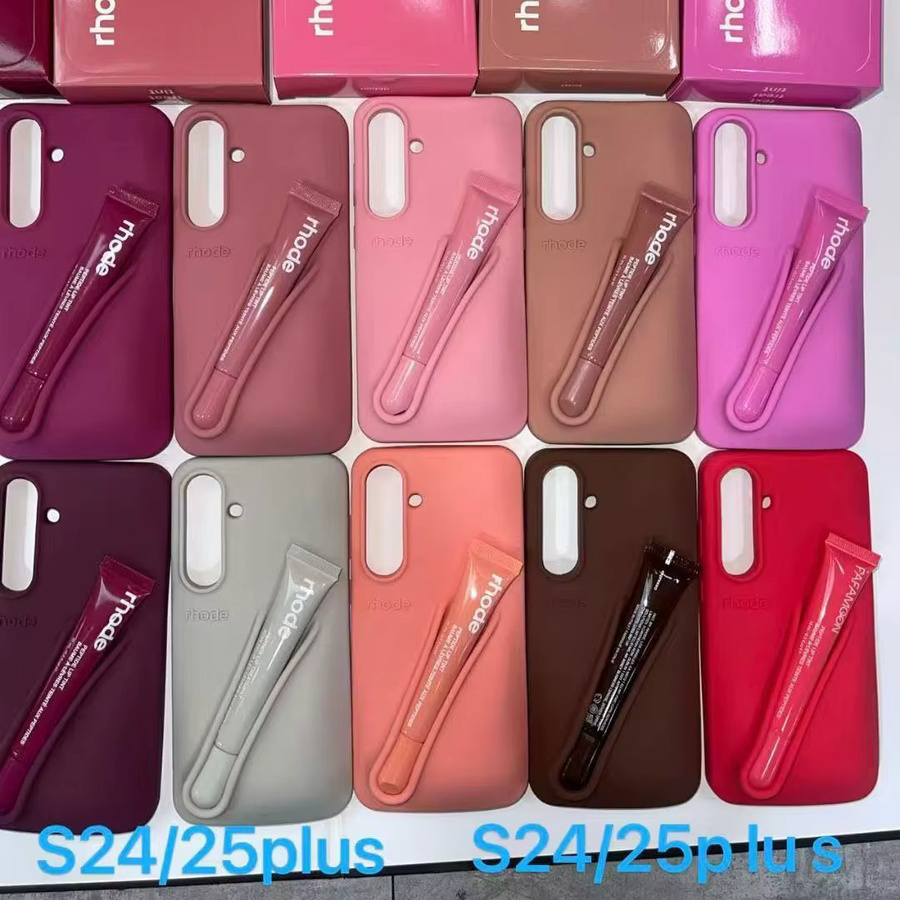 Personalisierbare Silikonhülle für Samsung Galaxy S-Serie mit Lippenstift-Etui und Rhode Lipgloss-Halter in Multicolour von Peach.pit - Bild 1