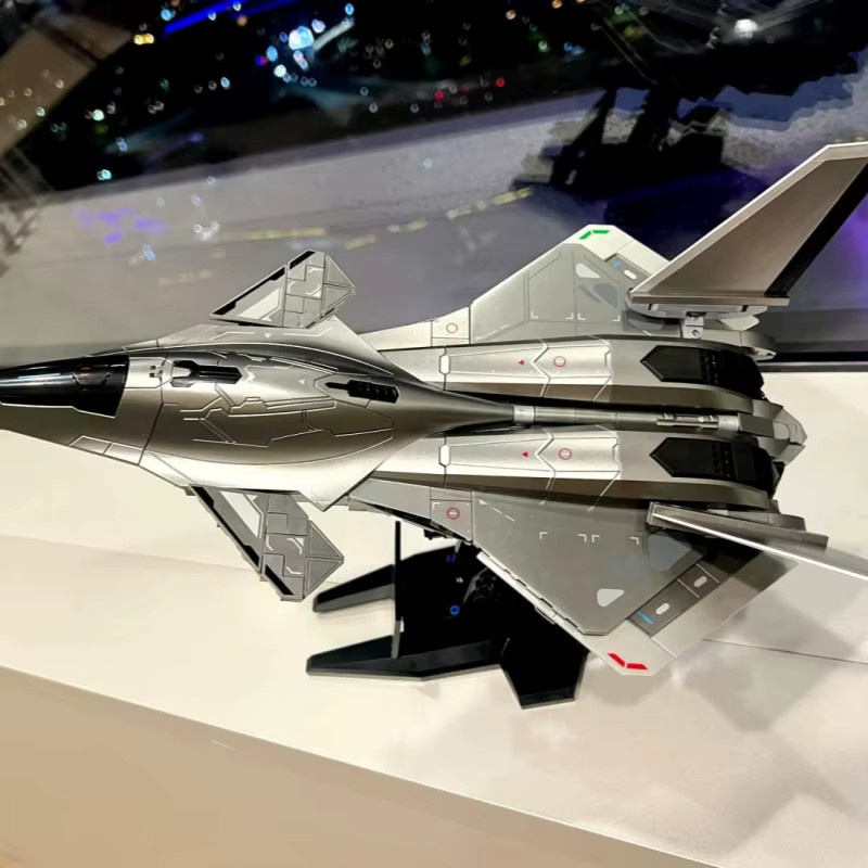 Bandai Baidi Aerospace Fighter South Gate Plan, Bausatz, 1:144 Maßstab - Bild 5