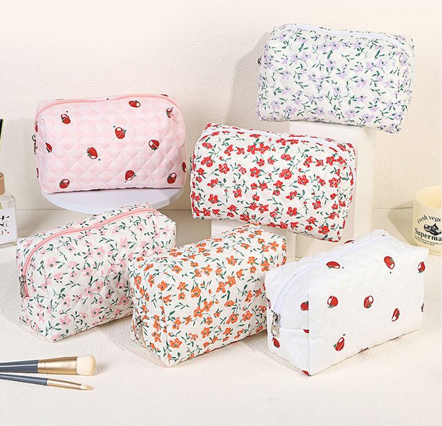 Kreatives Federmäppchen mit Blumenmuster als Organizer-Tasche in Grün, Pink und Multicolour - Bild 1