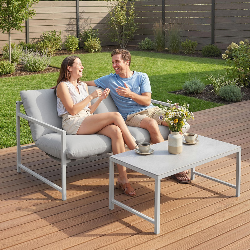 Outsunny 2-teiliges Garten-Lounge-Set mit 2-Sitzer-Sofa, 2 Kissen und Couchtisch mit 3D-marmorierter Glasplatte, Hellgrau - Bild 2