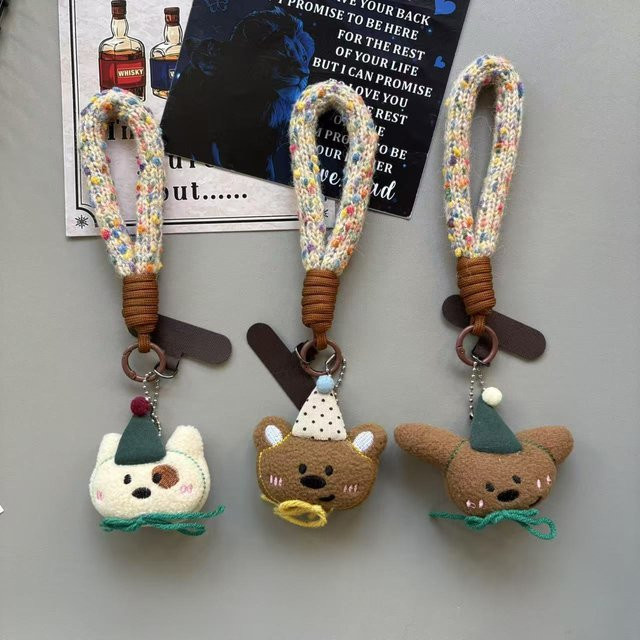 CCDFashion Plüsch-Lanyard mit niedlichem Cartoon-Bär-Anhänger in Weiß und Multicolour als Zubehör für dein Handy oder deine Kameratasche - Bild 1
