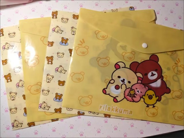 Bandai A4-Ordner Rilakkuma mit Cartoon-Motiv in Gelb aus Kunststoff - Bild 1