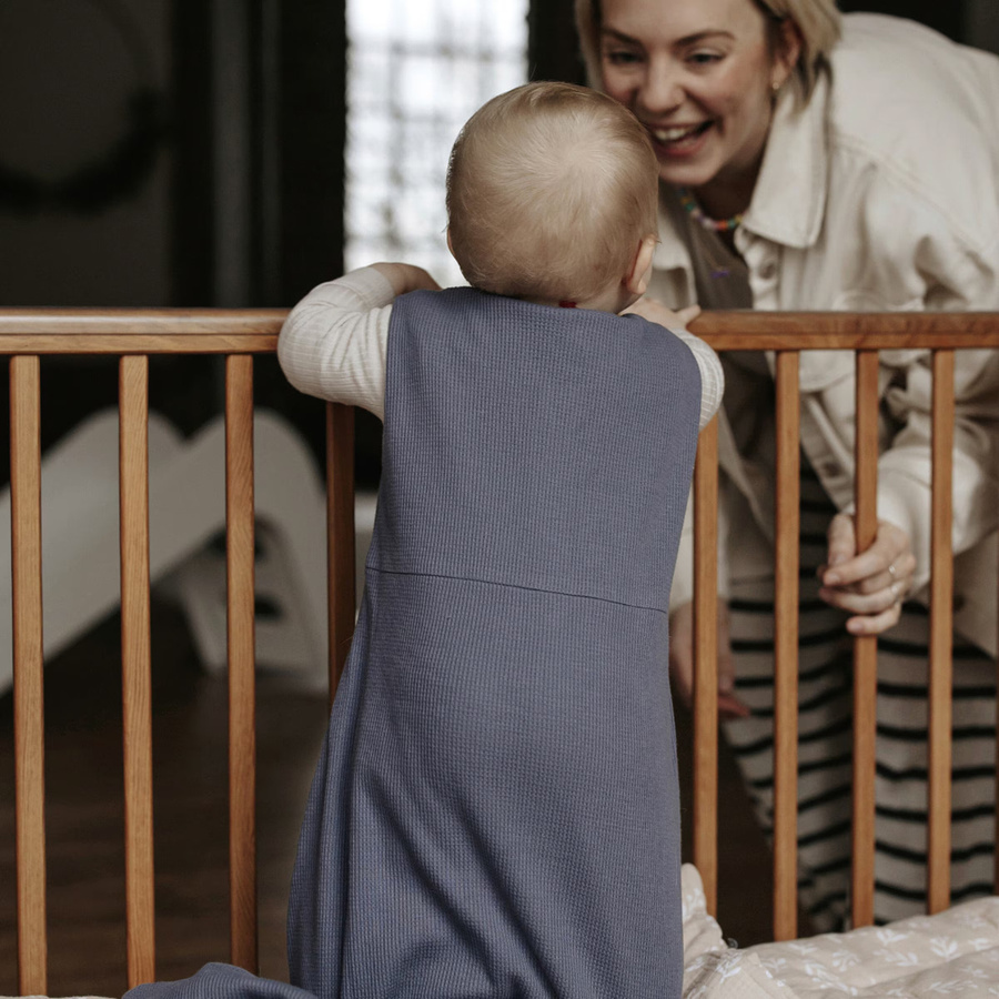 Emma & Noah Ganzjahresschlafsack Essential 1.0 TOG aus Bio-Baumwolle in Blau - Bild 2