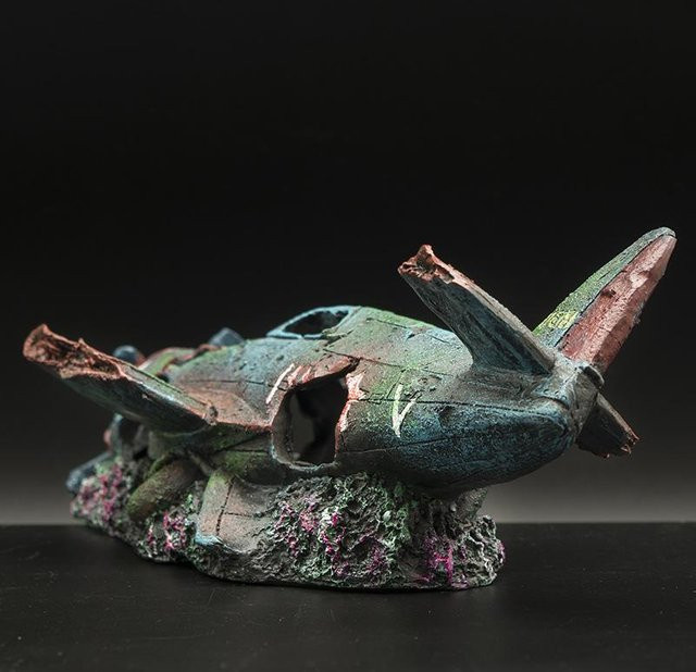 Künstliches Flugzeugwrack Ornament aus Harz als Schutzhaus für dein Aquarium und Fischbecken, Mehrfarbig, B/H: 24,0 x 10,0 cm - Bild 1