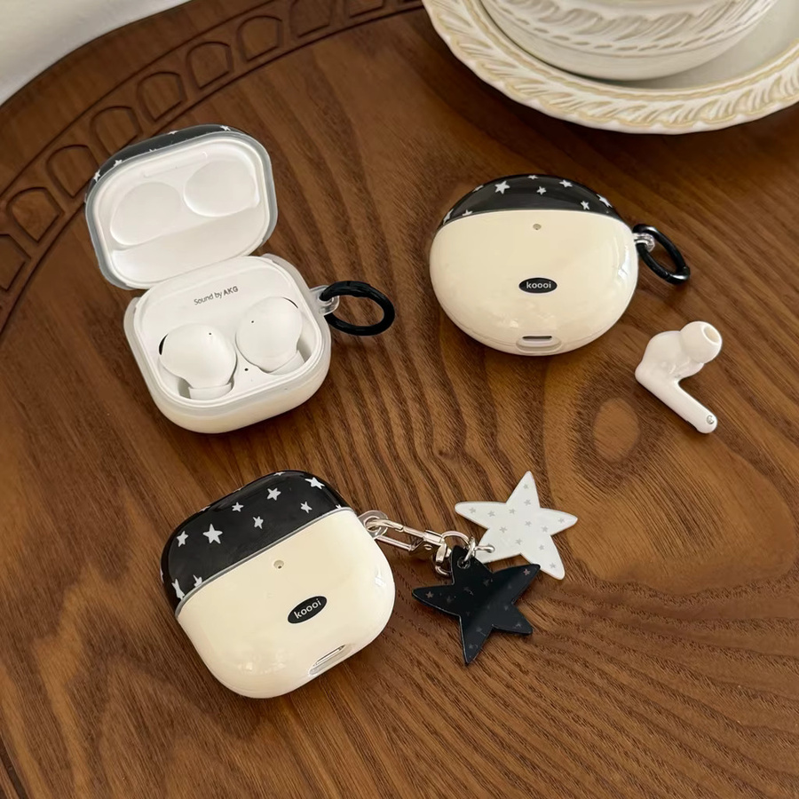 Schutzhülle mit Anhänger im minimalistischen Schwarz-Weiß-Sternendesign für Samsung Galaxy Buds4 Pro, Buds3 Pro, Buds2 Pro und Buds FE Live - Bild 2