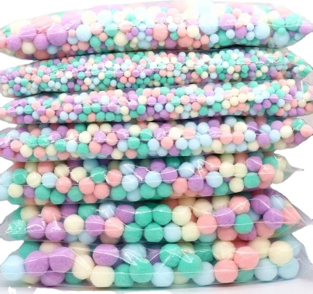 Gemischte flauschige Pompon Kugeln in verschiedenen Größen für DIY Dekoration und Bastelbedarf, Multicolor - Bild 1