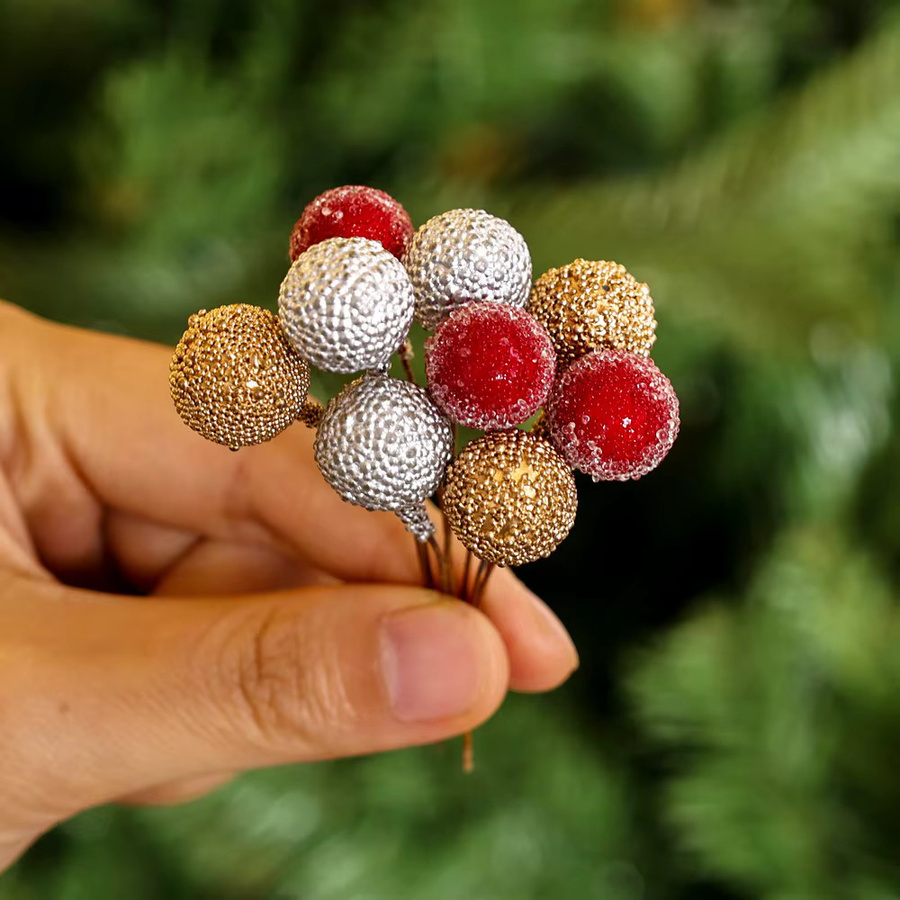 MENGHAO Weihnachtsbeeren Ornamente Set, 50 Stück rote und silberne Beeren-Anhänger aus Kunststoff für Weihnachtsbaum und DIY Dekoration - Bild 5
