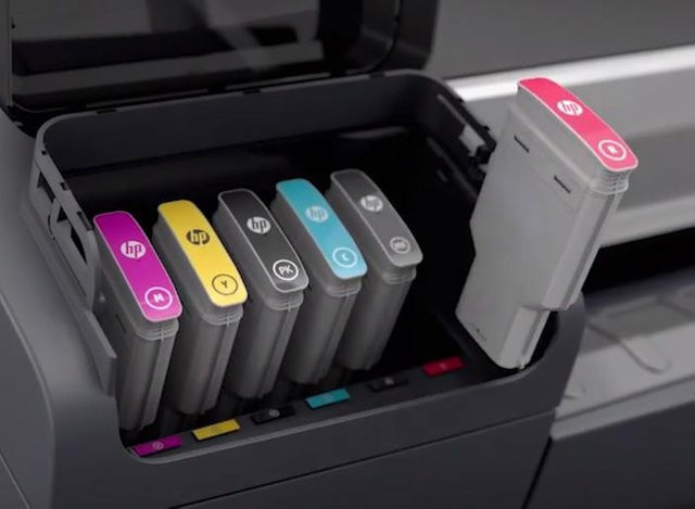 HP 745 DesignJet Tintenpatrone Photo Schwarz F9K04A - Bild 1