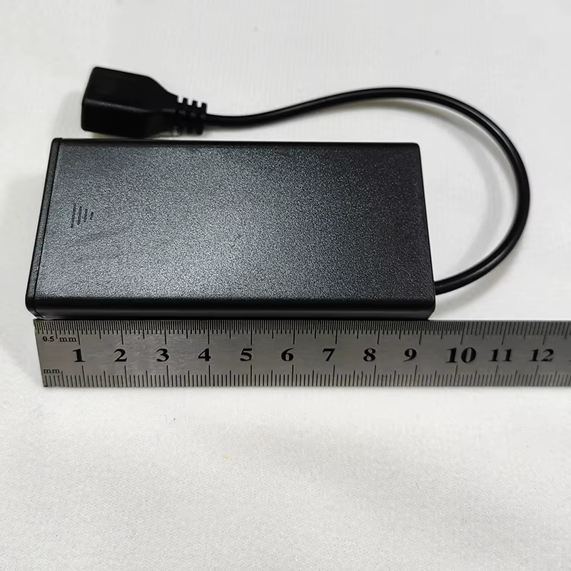 JCD 18650 Batteriehalterbox in Schwarz mit 2 Steckplätzen, Schalter, Abdeckung und Anschlüssen für PH2.0, XH2.54, DC5.5x2.1 und USB 2.0 - Bild 6