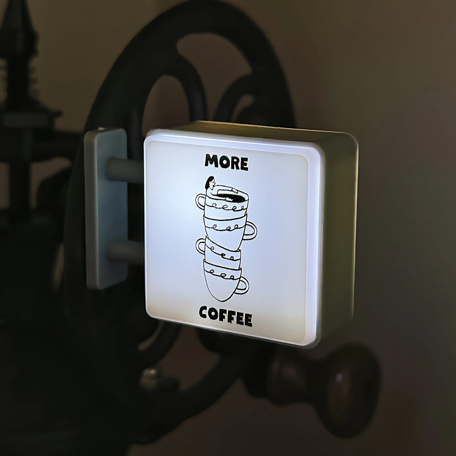 Handgezeichnete Koreanische Kaffee Kühlschrankmagnete in Braun und Weiß mit Miniatur-Kaffeemaschinen-Motiv - Bild 4