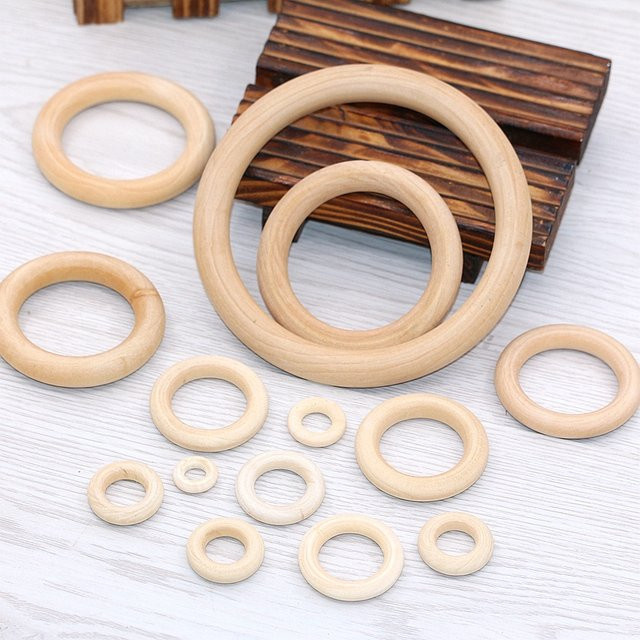 Holzringe aus Naturholz in Beige für DIY-Bastelprojekte und Makramee-Dekorationen mit einem Durchmesser von 25 bis 80 mm - Bild 1