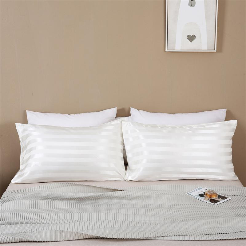Yiran Furniture Kissenbezug aus Satin mit Jacquard-Streifen in Weinrot, B/H: 51 x 137 cm - Bild 1