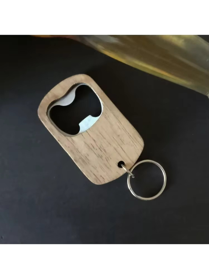 Personalisierter Flaschenöffner aus Holz mit Gravur als Schlüsselanhänger von SAISLERWELL in Braun - Bild 5