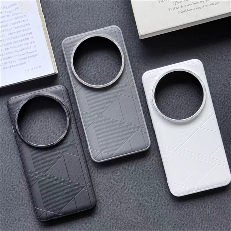 Luxus Handyhülle aus Leder und Silikon mit gestreiftem Gitter Design für Xiaomi 13 Ultra, 14 Ultra, 15 Ultra und 17 Ultra in Grau - Bild 2