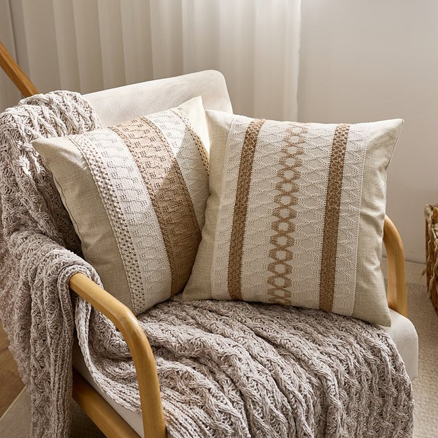 Makramee-Häkelkissenbezug aus Baumwolle und Leinen in Beige mit Quasten im Boho-Stil, B/H: 45,72 x 45,72 cm - Bild 1