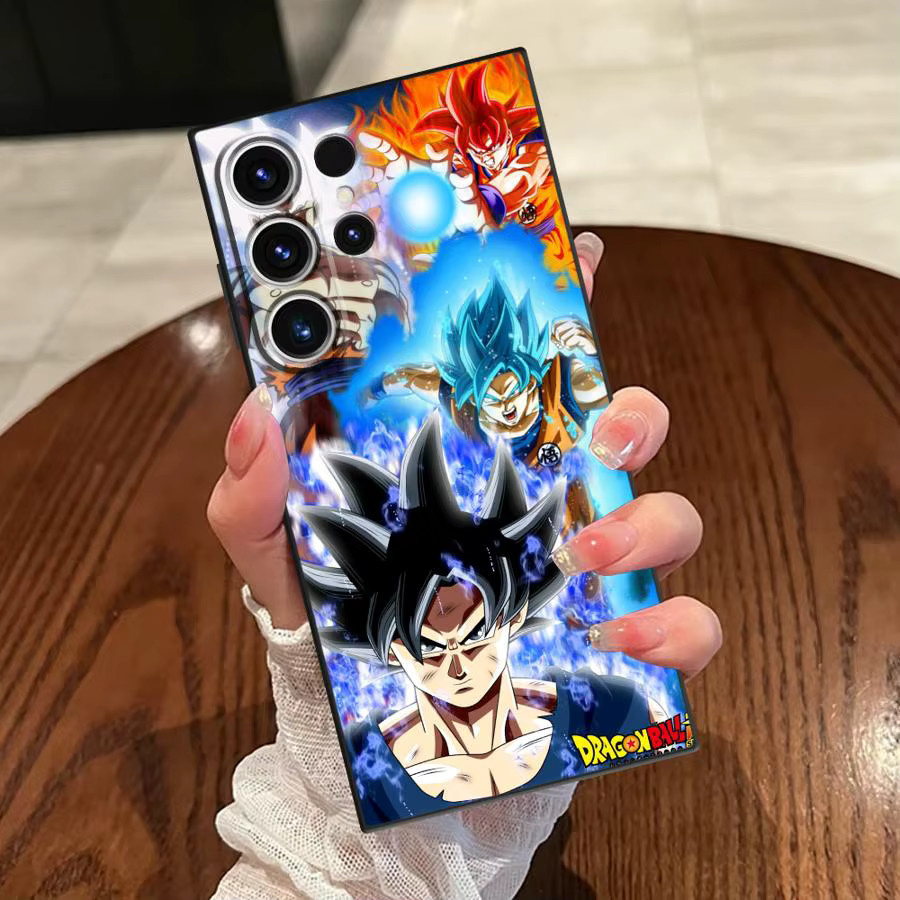 Weiche Handyhülle mit Dragon Ball Goku Motiv für Samsung Galaxy S20, S21 FE, S23 Ultra, S24 Plus und S25 Edge in Schwarz und Multicolour - Bild 2