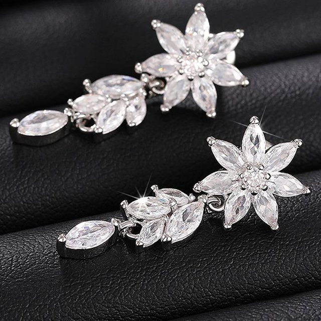 Huitan Fresh Style Ohrringe, Blumen-Design, CZ, Damen - Bild 1
