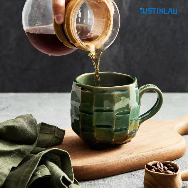 JUSTINLAU Vintage Keramiktasse handgefertigt mit floralem Design in Gelb und Grün - Bild 1