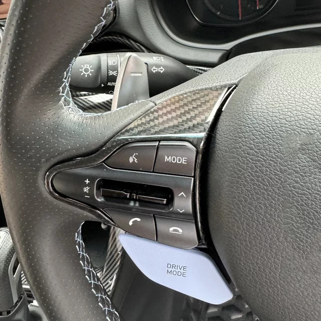 JUIVEEL Real Carbon Fiber Lenkrad Schalter Taste Abdeckung Trim in Schwarz für Hyundai Elantra CN7 N Veloster-N Kona N i20N i30N - Bild 1