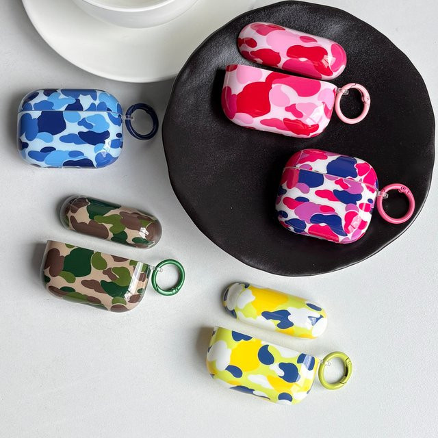 Apple Schutzhülle für AirPods 1 2 3 4 Pro Pro2 Pro3 im Retro-Farbblock-Camouflage-Muster in Purple - Bild 1