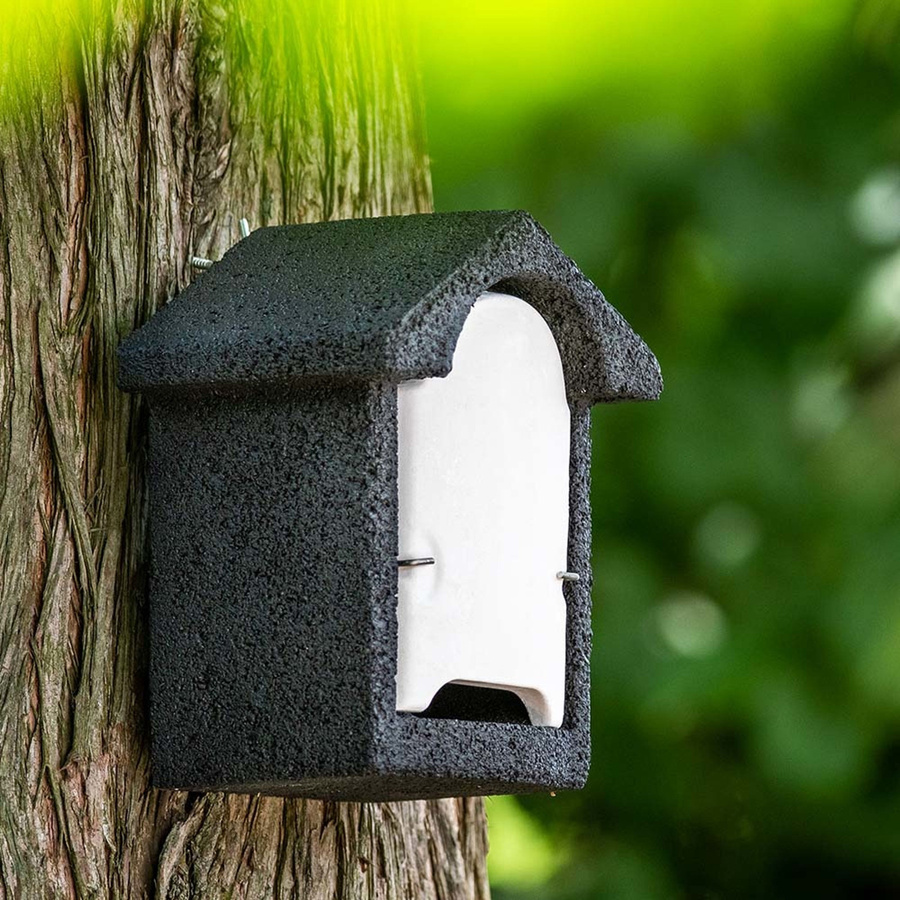 Fledermauskasten Harlech von CJ Wildlife aus Beton in Schwarz und Weiß - Bild 3