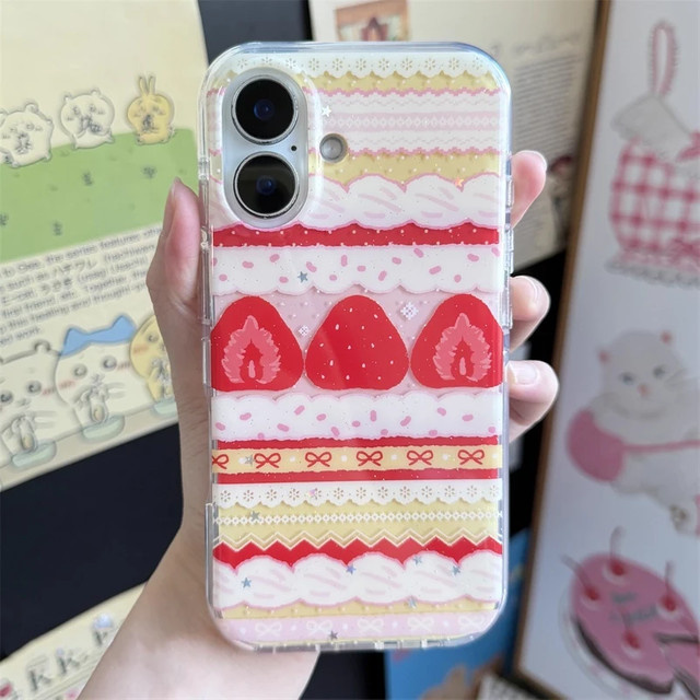 Cremefarbene iPhone Handyhülle mit Erdbeerkuchen- und Schleifen-Design in Beige und Multicolour für verschiedene iPhone Modelle - Bild 1