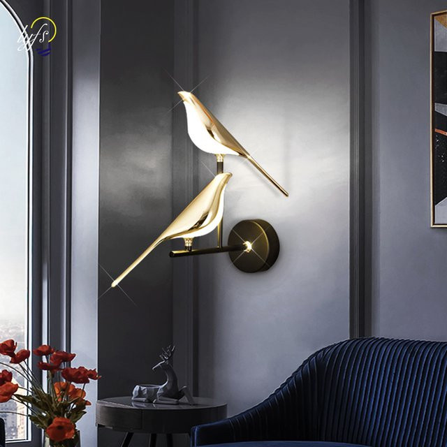 Moderne LED Wandleuchte von lyfs in Gold/Messing und Weiß für Wohnzimmer und Schlafzimmer im nordischen Design - Bild 1