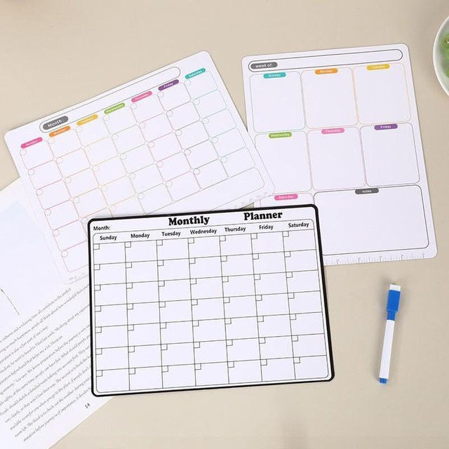 Schicker magnetischer Monatsplaner in Weiß zur Küchenorganisation als trocken abwischbarer Kalender für den Kühlschrank - Bild 1