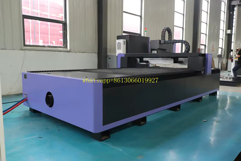 Acctek Faserlaser-Metallschneidemaschine mit AKJ1530F Wasserkühler für Weichstahl und Kohlenstoffstahl - Bild 2