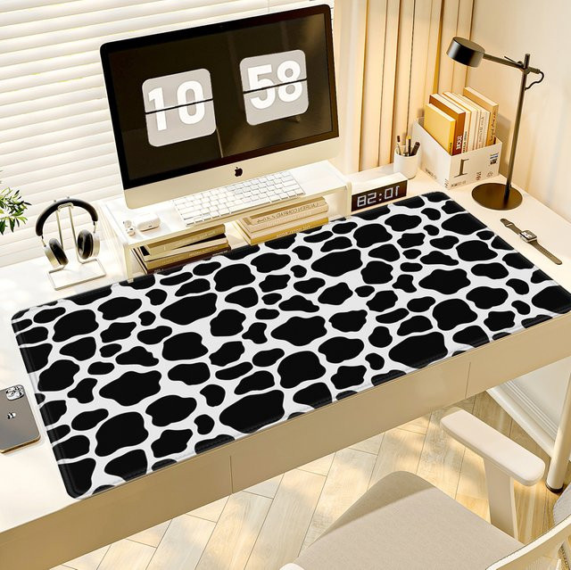 HYBXAXC Mauspad mit Cartoon-Kuh-Muster in Multicolour, große Tastaturmatte aus langlebigem Gummi, H x B x T: 3 x 900 x 400 mm - Bild 1