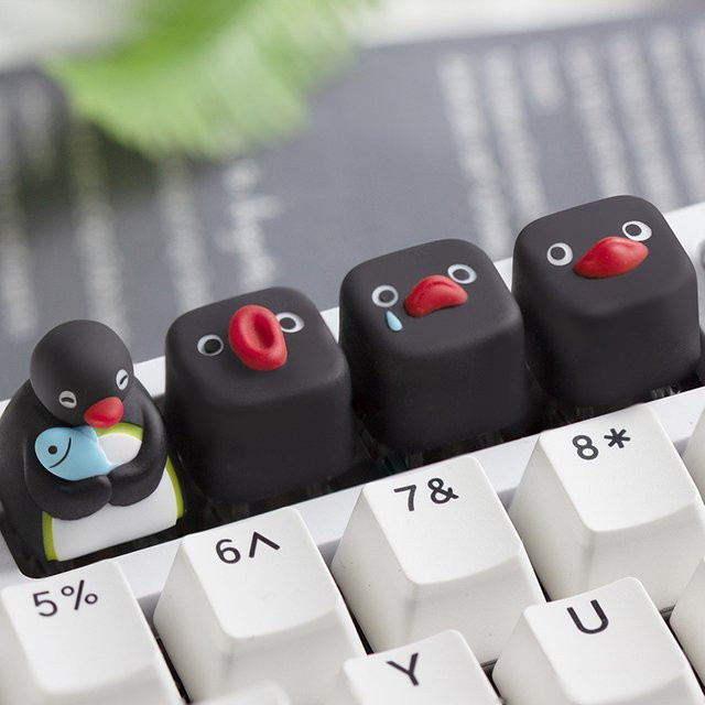 Personalisierte Anime-Pinguin Tastatur-Dekoration aus Harz für mechanische ESC-Tastenkappen in Schwarz - Bild 1
