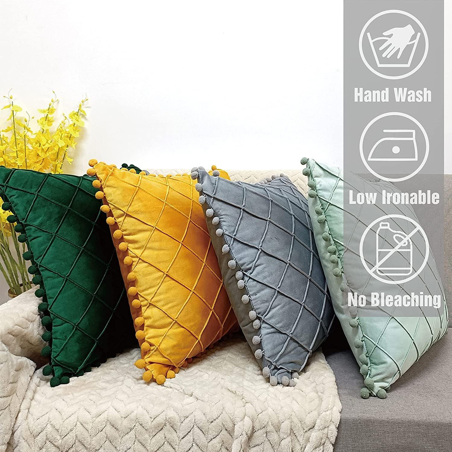 Yiran Kissenbezug mit Pompons, quadratisch und gestreift, aus Polyester, B/H: 45 x 45 cm - Bild 1