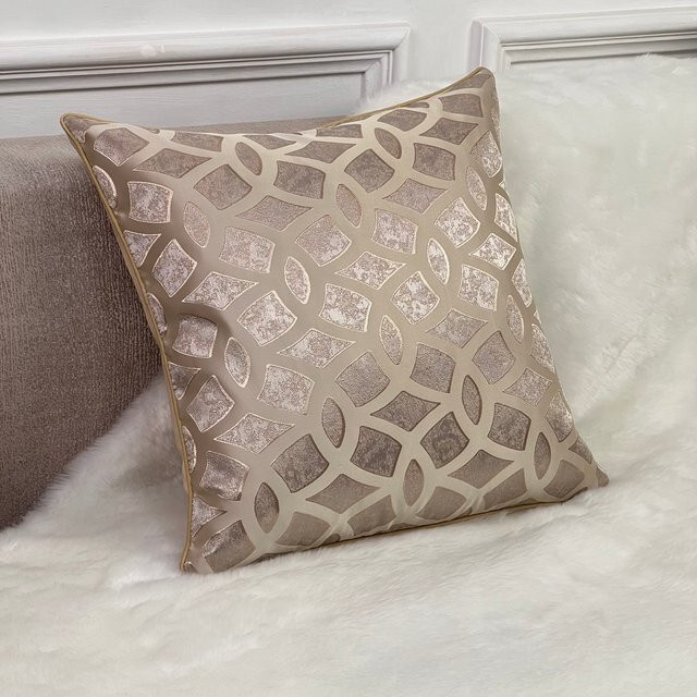 Personalisierter Kissenbezug mit ovaler Kreuzverzierung in Beige, modernes Design für Erwachsene, Breite: 45,0 cm - Bild 1