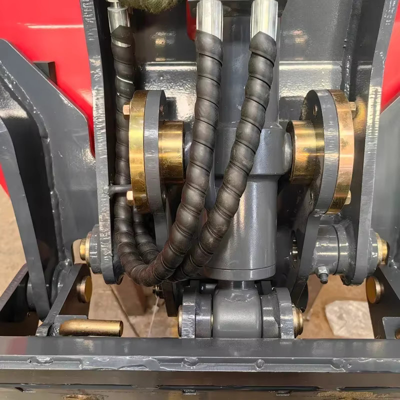 Kompakter Radlader Mini-Kompaktlader mit EURO5 und EPA Standard in Rot - Bild 2