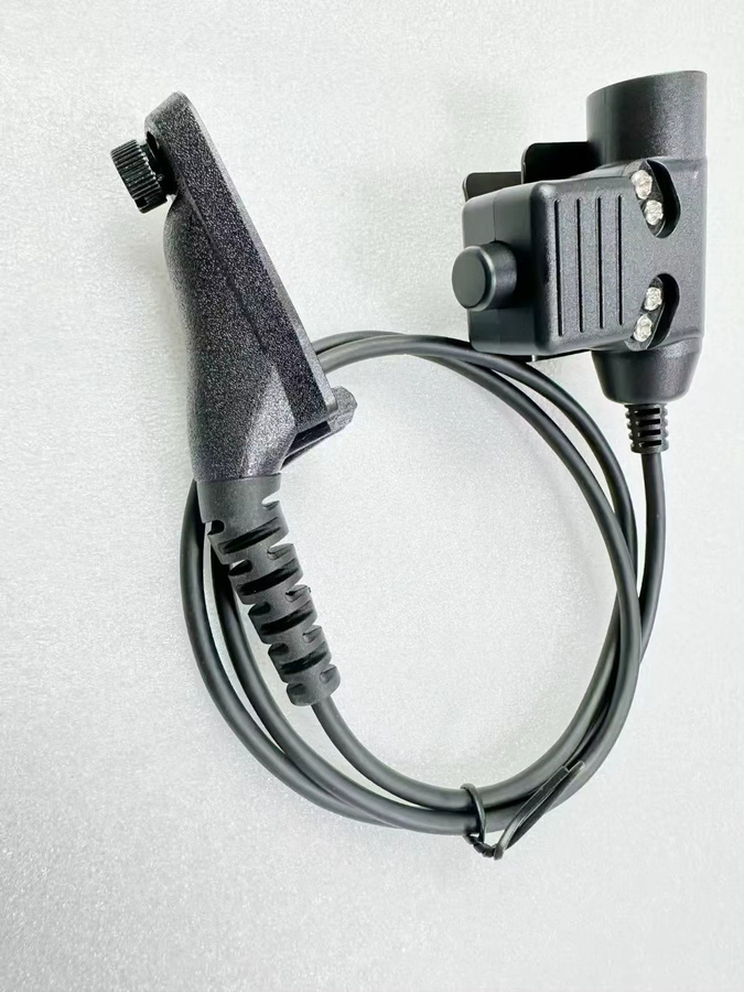 KEEPTOP Taktischer U94 PTT 7.1 Headset-Adapter mit 3,5 mm Klinkenstecker für Motorola P8268, P8200, P8668i und P8800 Walkie Talkie in Schwarz - Bild 2