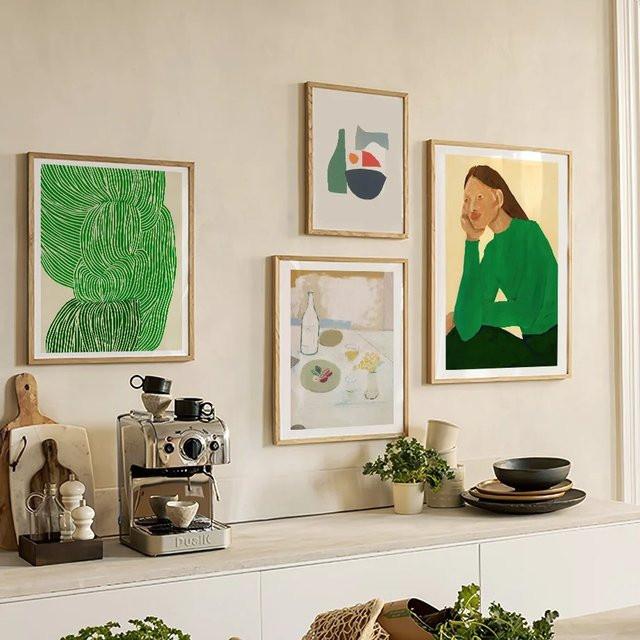 Minimalistisches Leinwandgemälde Grüne Mädchenlilien als Wandkunst für dein Wohnzimmer - Bild 1