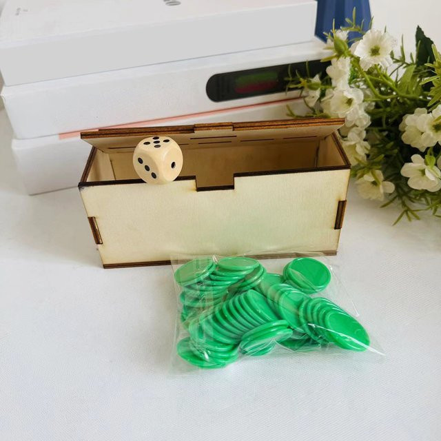 APWIKOGER Münzspiel mit Würfeln und Holzbox, Brettspiel, Holz - Bild 1