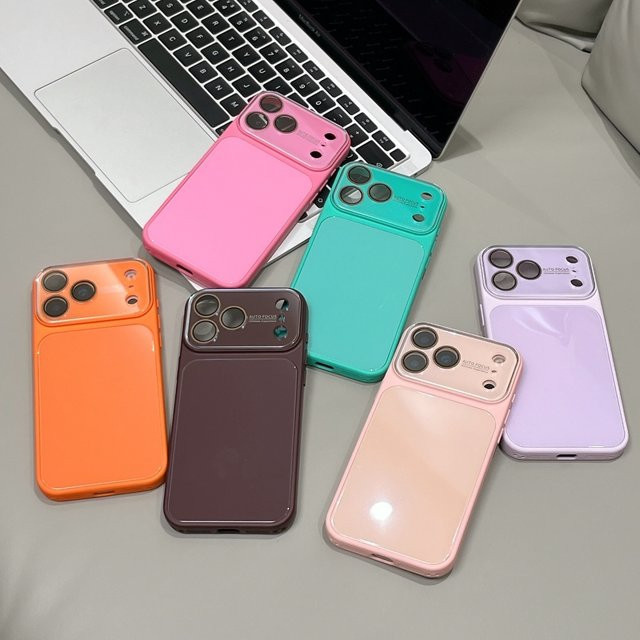 Apple Original Handyhülle mit mattiertem gehärtetem Glas-Kameraschutz und galvanisiertem Stoßfänger in Grün für iPhone 17, 16, 15 und 14 Pro Max - Bild 1