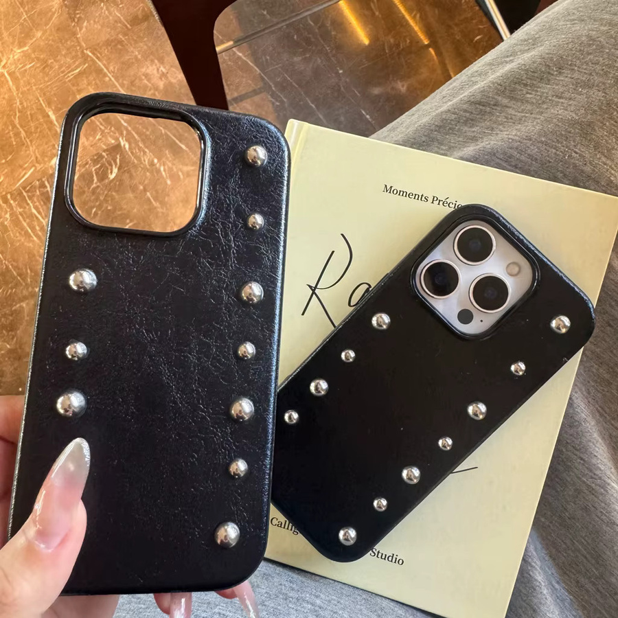 OLPAY Leder-Handyhülle mit Metallnieten und Perlen für iPhone 17, 16, 15, 14 Pro Max, 13 in Schwarz - Bild 5