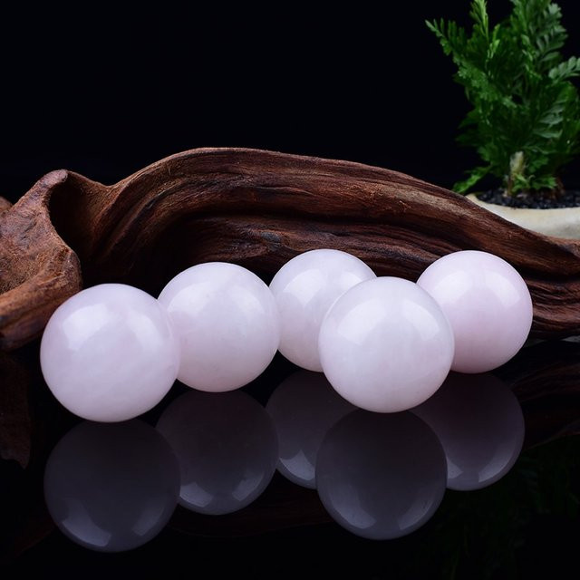 RYCRYSTAL Rosenquarz Kristallkugel in Pink als natürliches Schmuckstück für Reiki und Wohnkultur - Bild 1